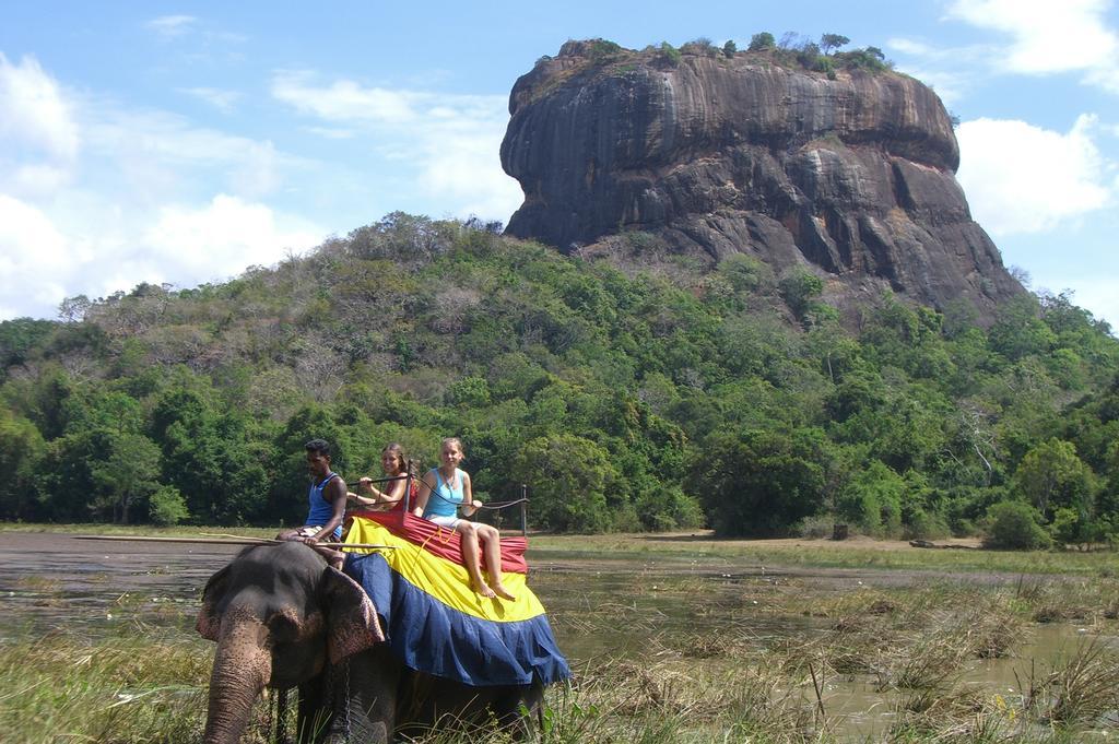 Risenlak Holiday Resort Polonnaruwa Eksteriør billede